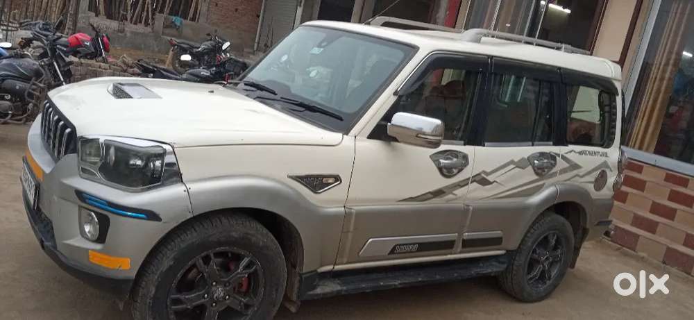 Mahindra Scorpio S 10, 2017