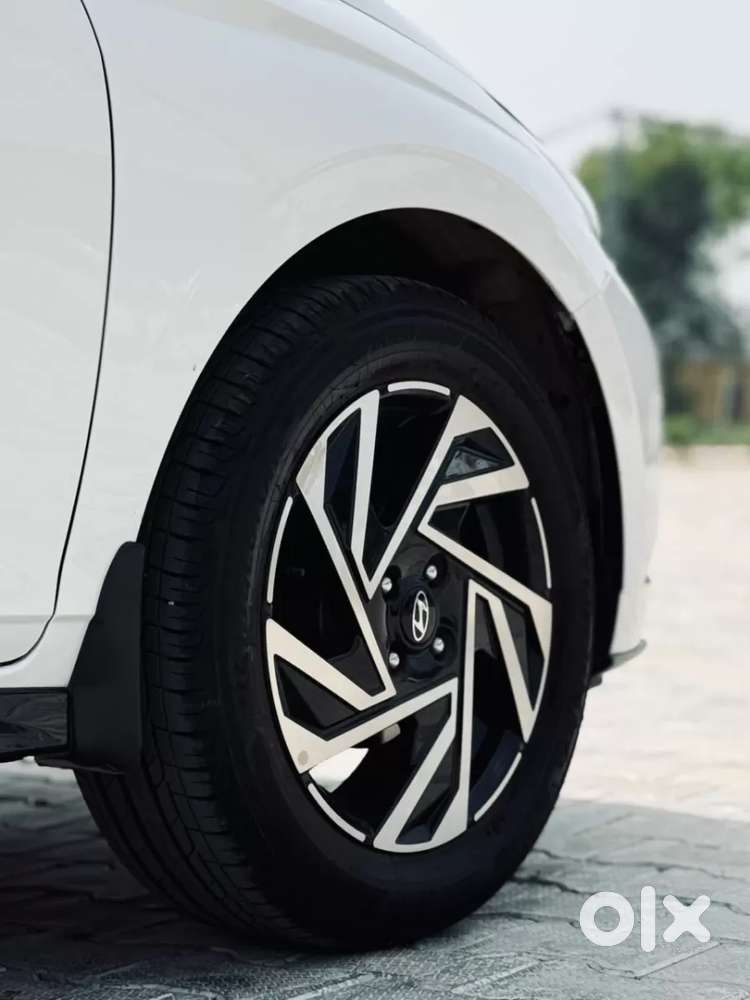 Hyundai I20 Asta (o) 1.2 Ivt Dual Tone, 2025, Petrol