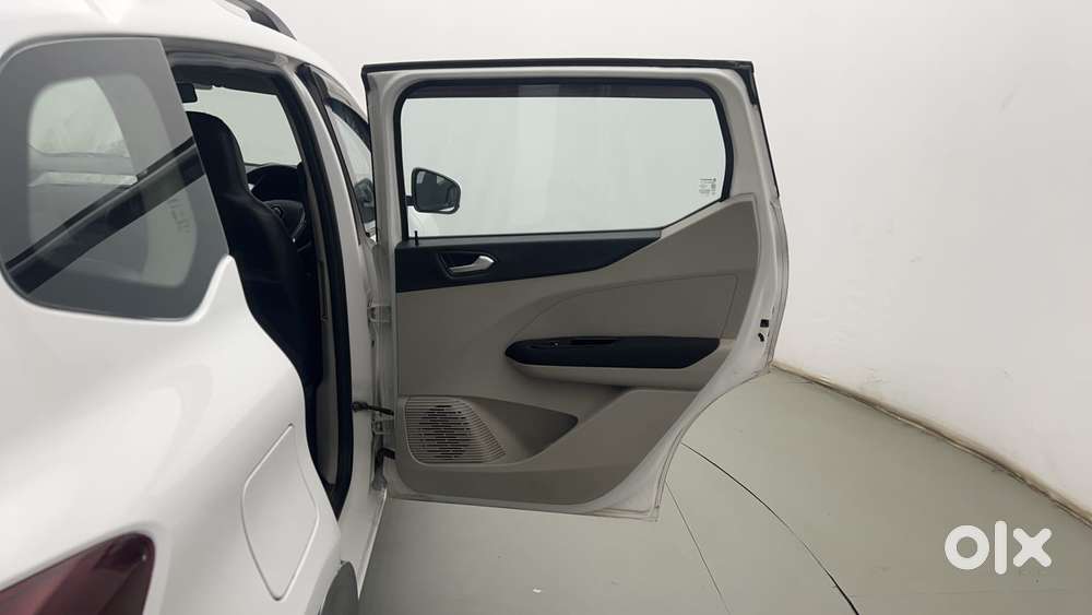 Renault Triber Rxz Easy-r Amt, 2020, Petrol