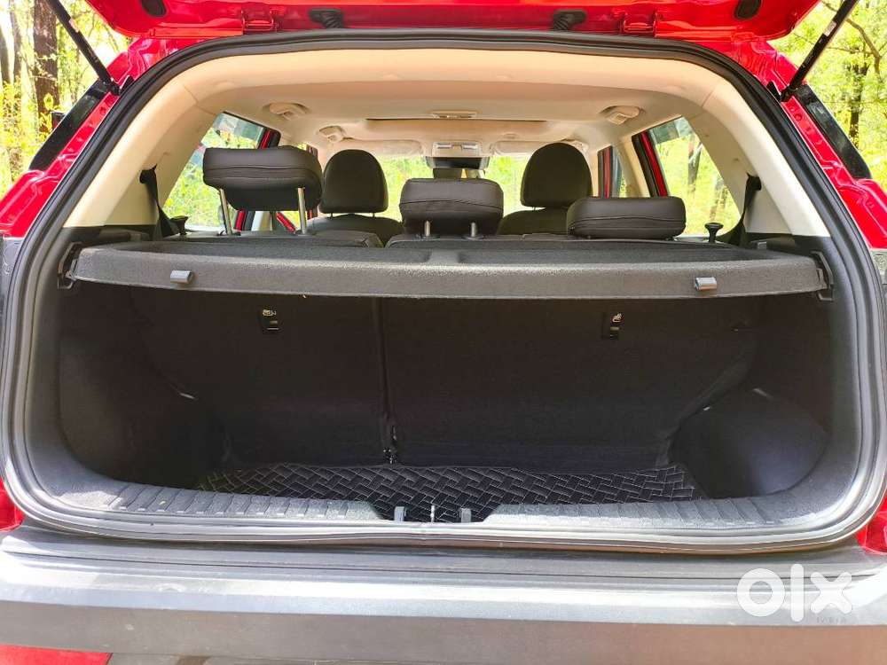 Mahindra Xuv 3xo Ax5l Petrol Manual (top Variant)