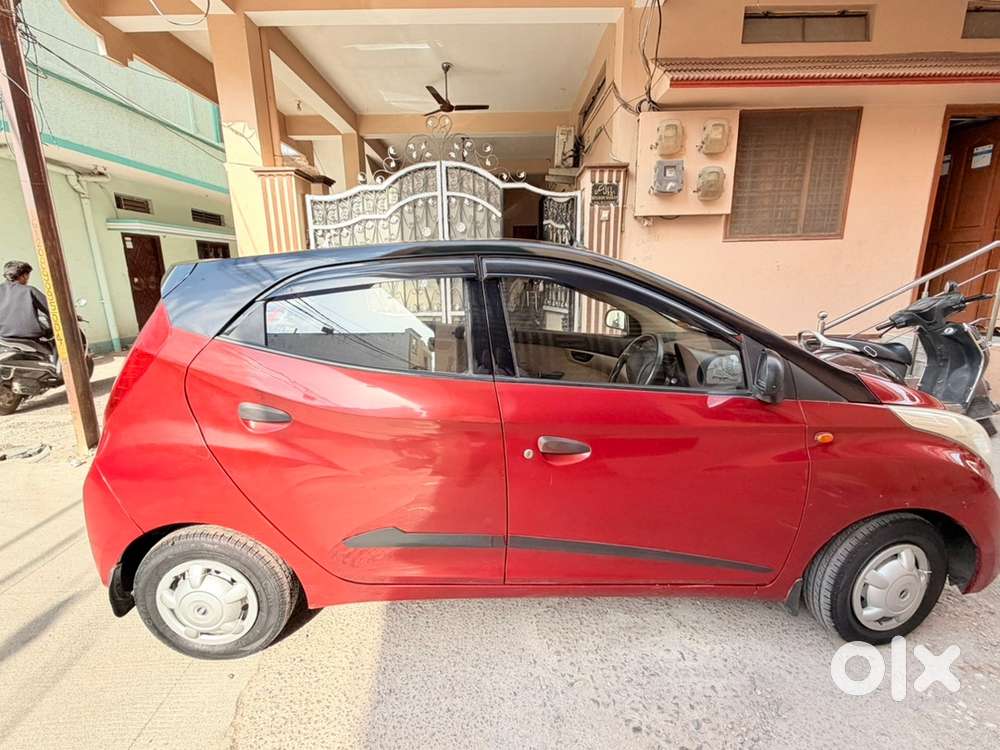 Hyundai Eon Dlite+ Red