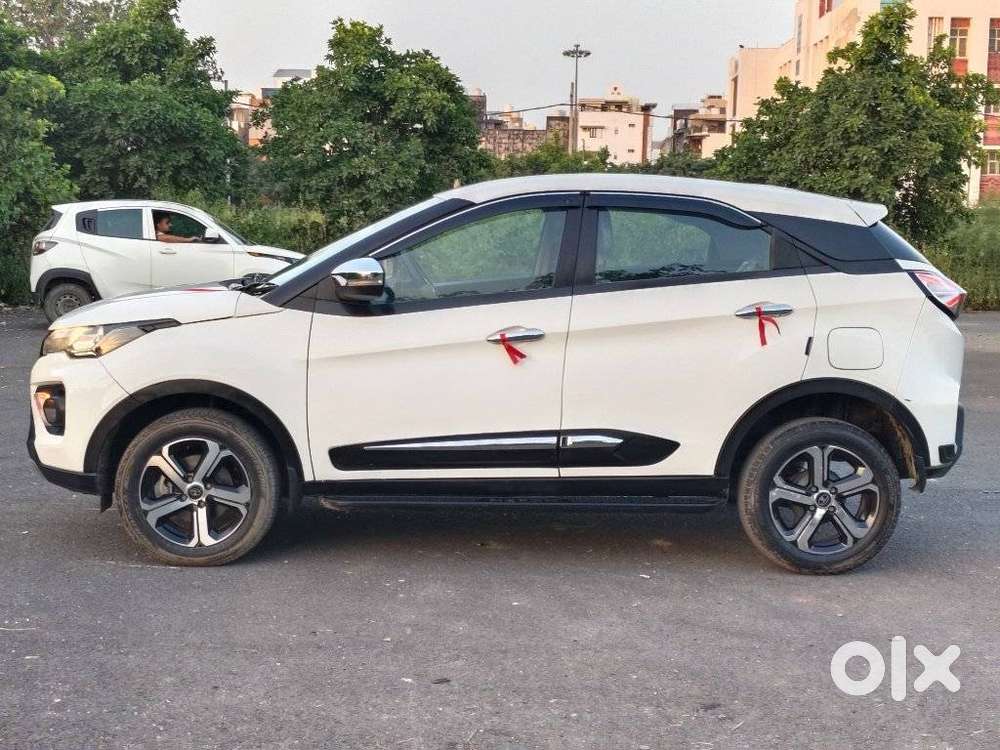 Tata Nexon, 2023, Petrol