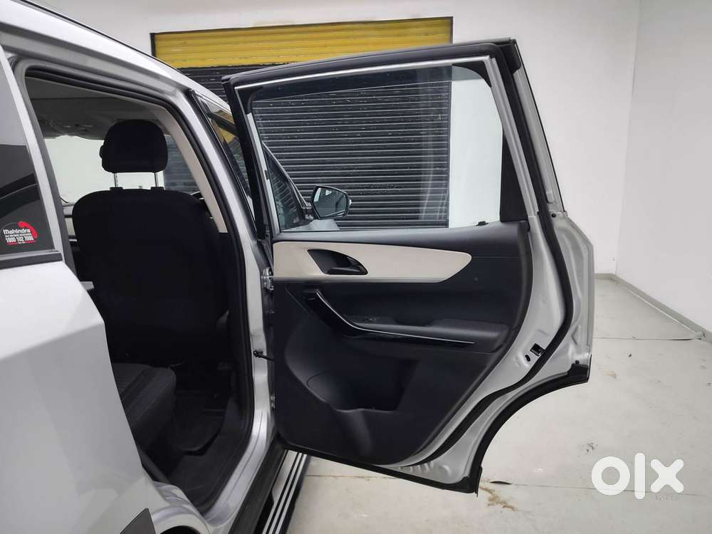 Mahindra Xuv700 2.0 Ax 5 Petrol At Str, 2022, Petrol