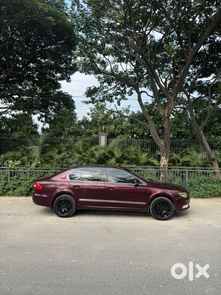 Skoda Superb Petrol 2011