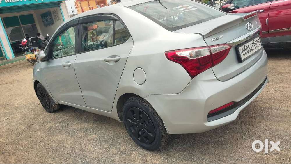 Hyandai Xcent,2019,price-2,65,000