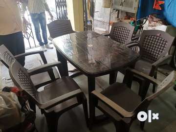 Plastic table 2025 and chairs olx