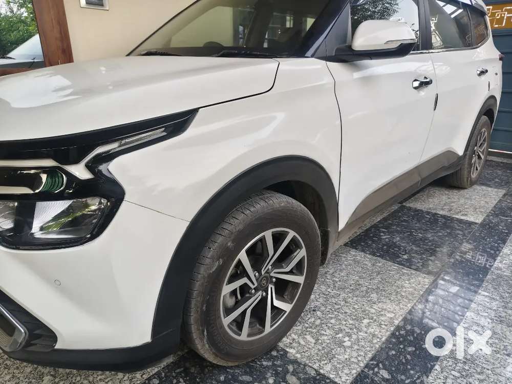 Kia Carens Luxury 2023