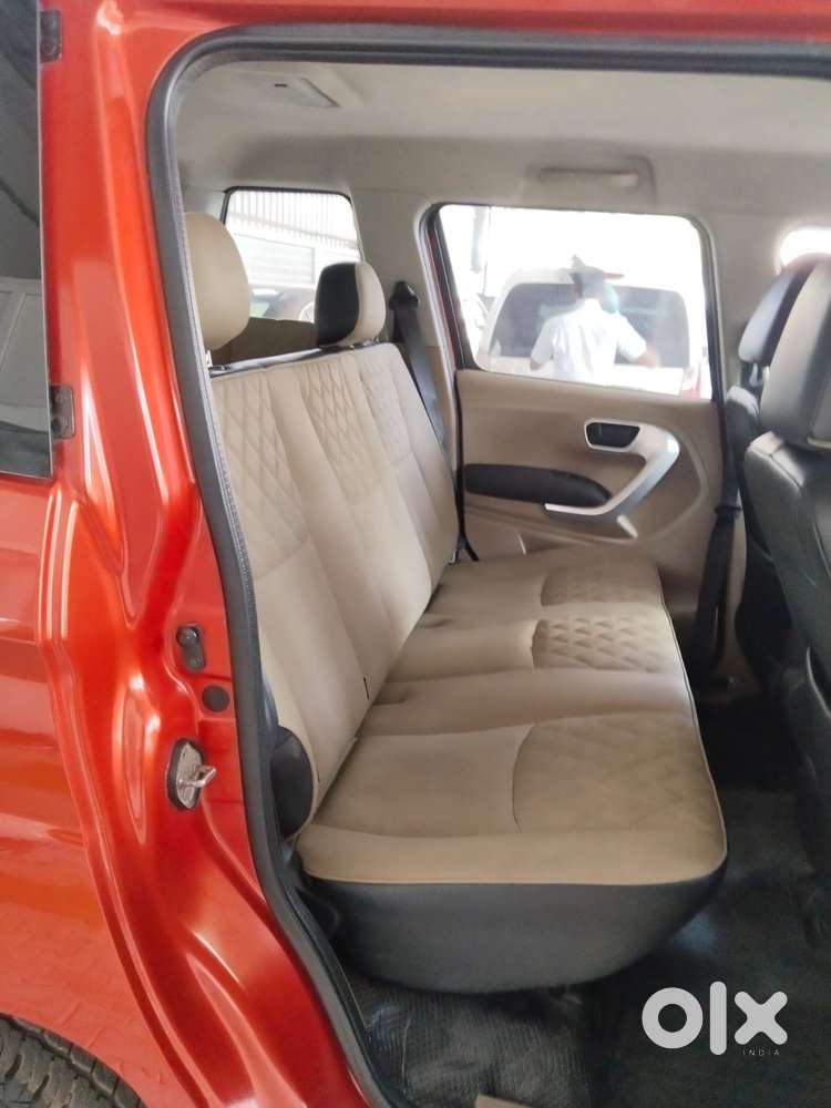 Mahindra Tuv 300 T10 Dual Tone, 2017, Diesel