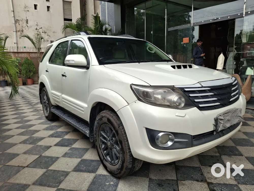 White Fortuner 2015 Gurgaon