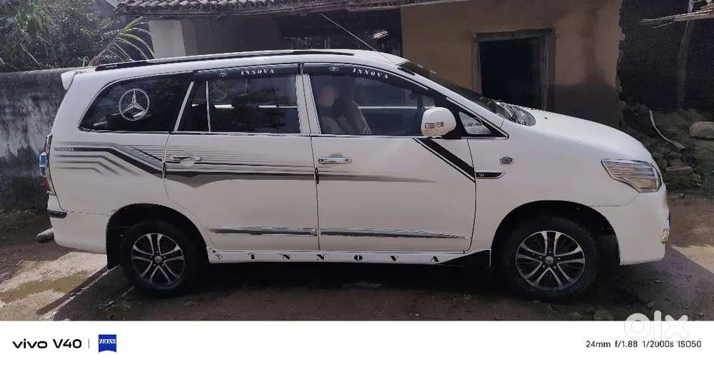 Toyota Innova 2012