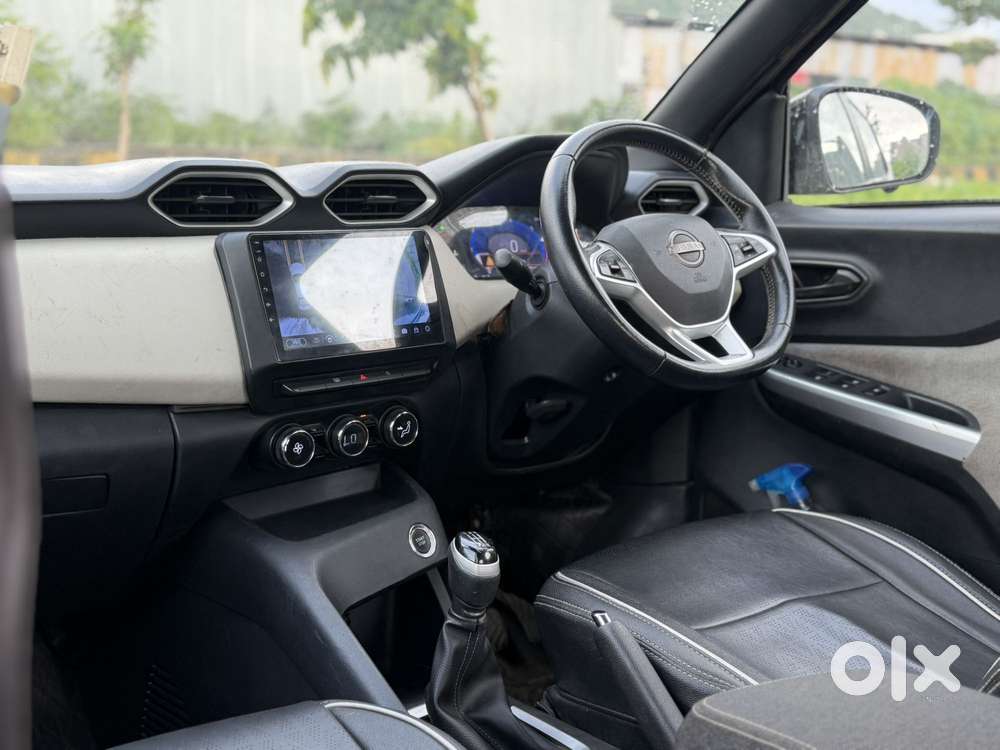 Nissan Magnite 1.0 Xv Premium, 2022, Petrol