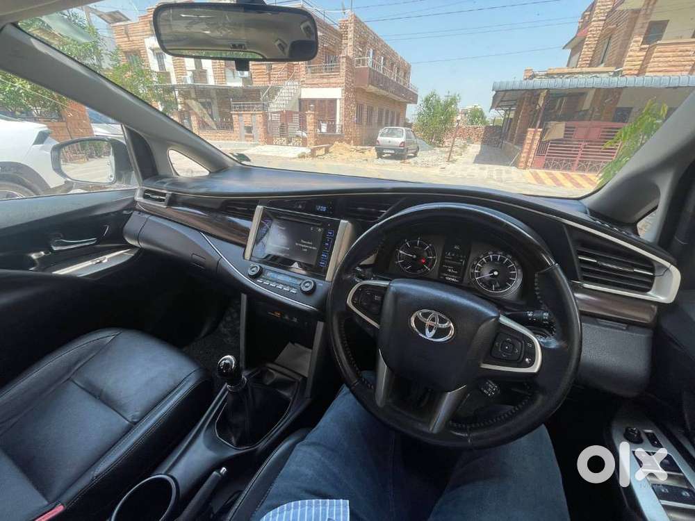 Silver Toyota Innova Crysta Zx Diesel Mt  1st Owner  Mint Condition
