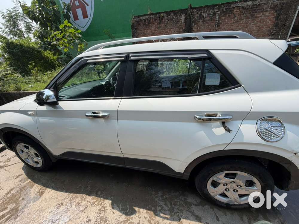 Hyundai Venue Petrol 2023
