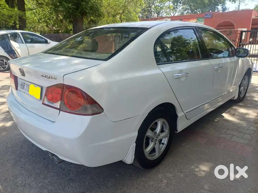 Honda Civic 1.8
 Petrol 2031 Tak Pass
1st Owner 
Sunroof 
All Original