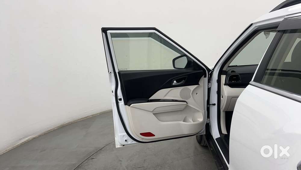 Mahindra Xuv 3xo Ax5l 1.2 Petrol At, 2024, Petrol