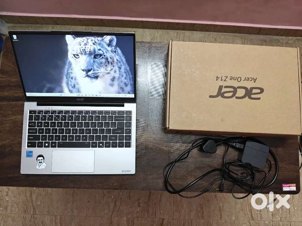 Acer one Z14 new condition 3 month old laptop