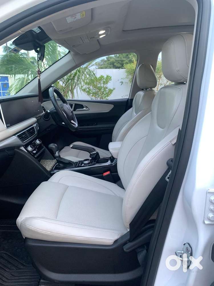 Mahindra Xuv700 2.2 Ax 7 Diesel At Str, 2023, Diesel