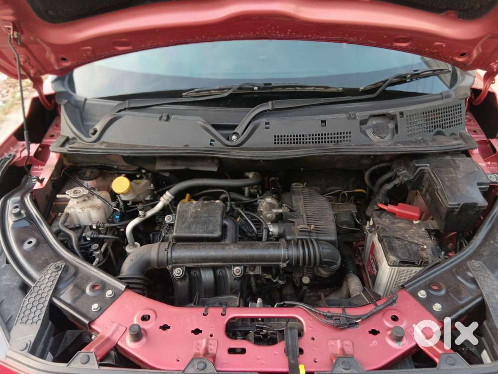 Nissan Magnite 1.0 Xv Premium, 2022, Petrol