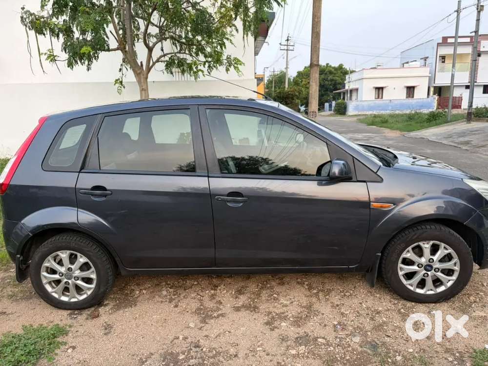 Ford Figo 2014 Diesel Titanium(top)