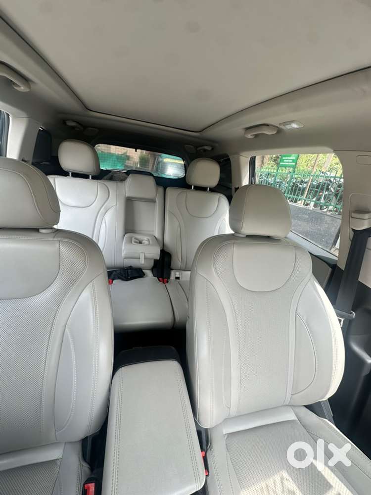 2025 Mahindra Xuv700 Ax7l Petrol At  Top Model  8,000 Km  Like New