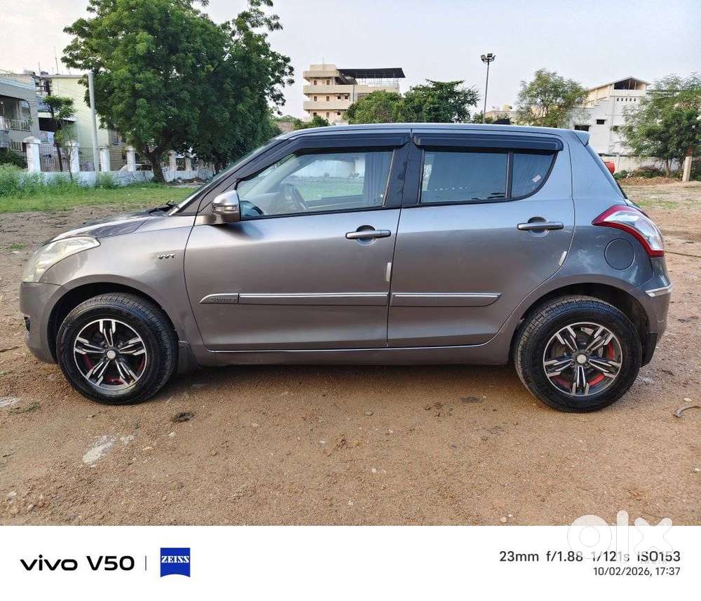 Maruti Suzuki Swift Vxi + Manual, 2012, Petrol
