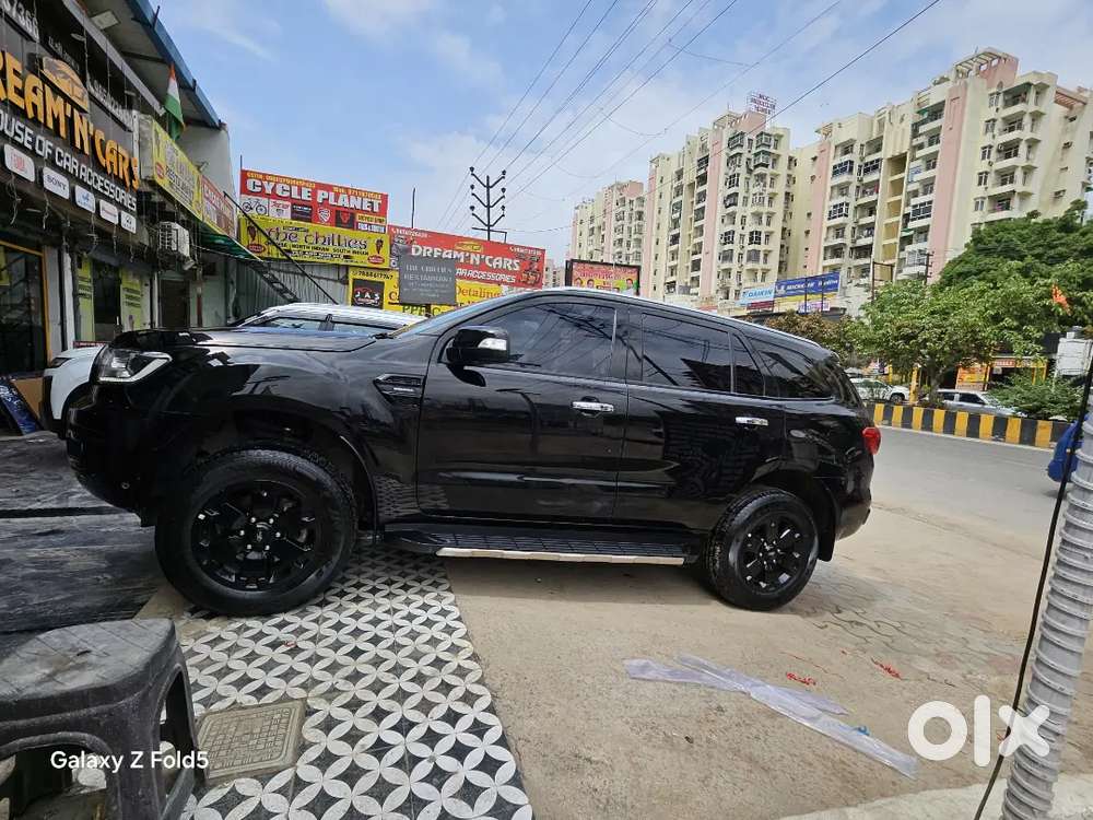 Ford Endeavour Black 2021