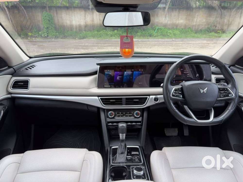 Mahindra Xuv700 2.0 Ax 7 Petrol At Luxury Pack Str, 2026, Petrol