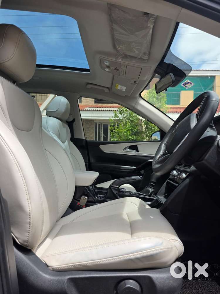 Mahindra Xuv700 2025 Diesel Well Maintained
