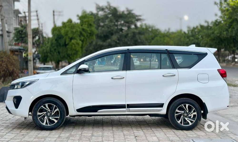 Toyota Innova Crysta 2.7 Gx Mt, 2023, Petrol