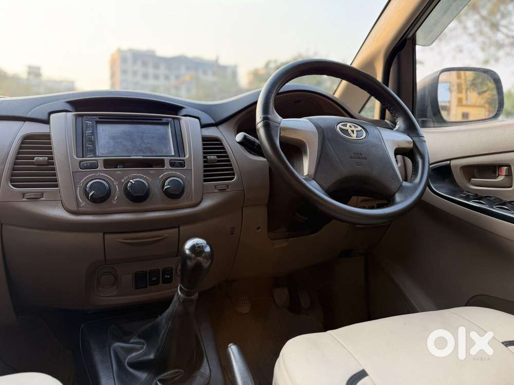 Toyota Innova 2.5 G (diesel) 8 Seater Bs Iv, 2015, Diesel