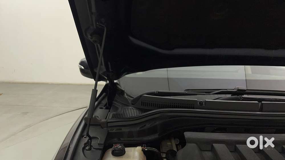 Mahindra Xuv700 2.0 Ax 7 Petrol At Str, 2021, Petrol