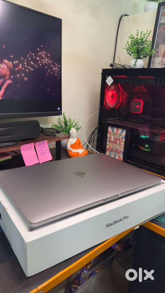 MacBook Pro i7 16GB RAM 512GB SSD Dedicated Graphics