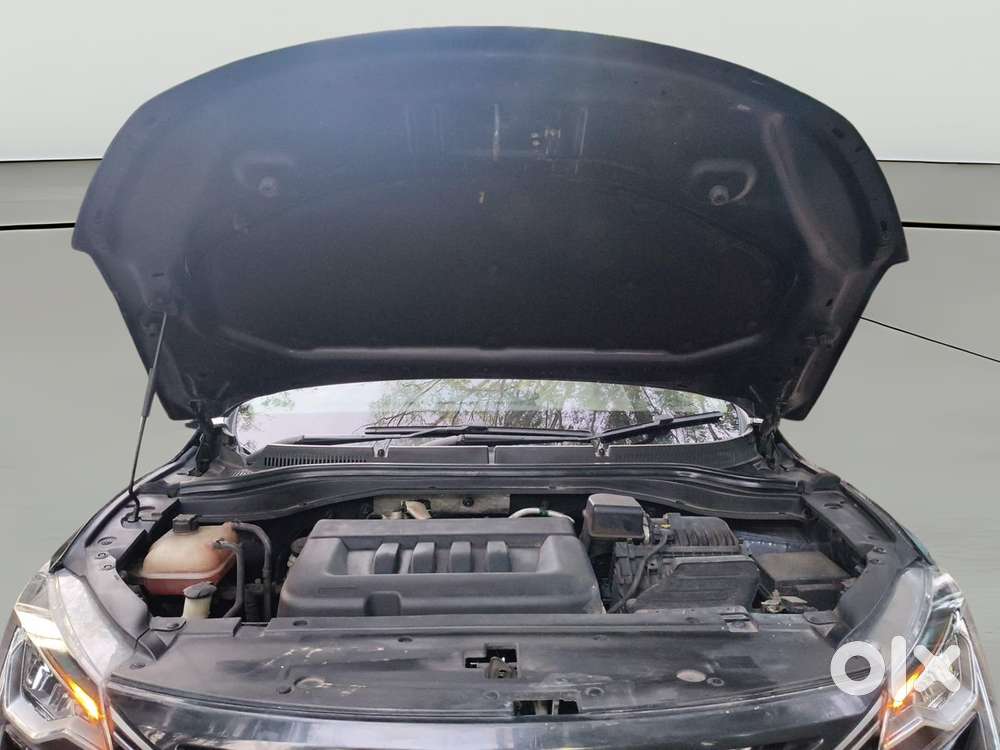 Mahindra Xuv700 2.2 Ax 7 Diesel At Luxury Pack Str Awd, 2022, Diesel