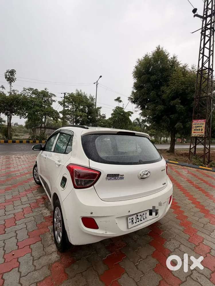 Hyundai Grand I10 2015 Diesel 90000 Km Driven