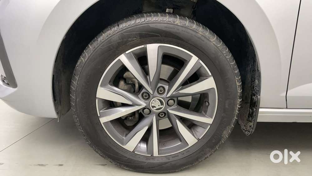 Skoda Slavia Style 1.0l Tsi At, 2022, Petrol