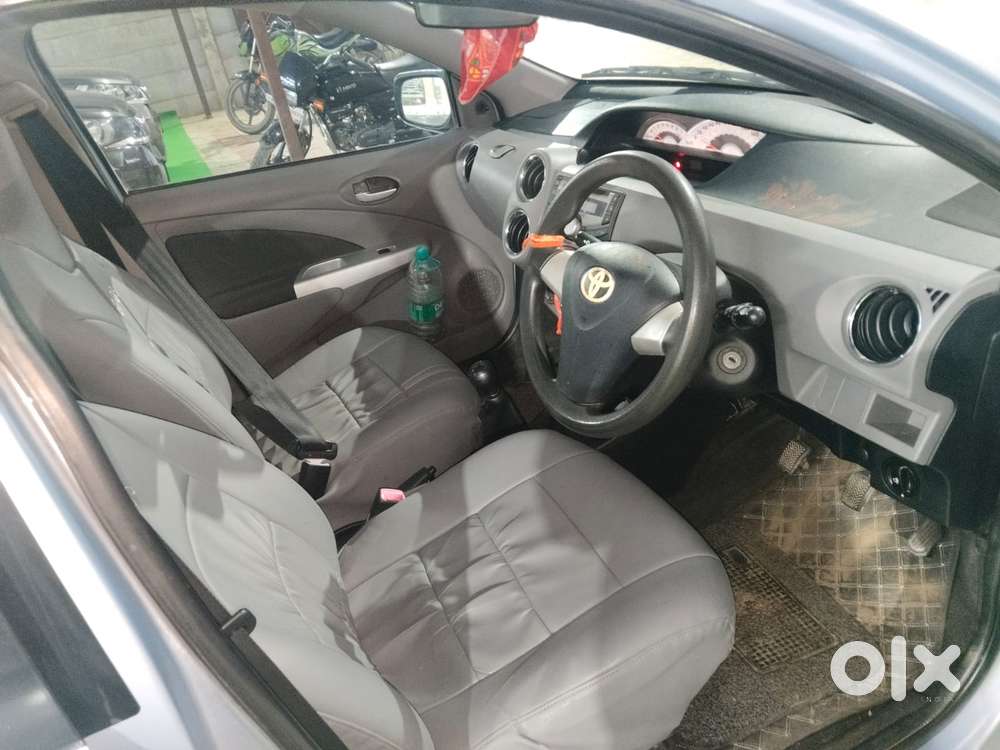Toyota Etios V, 2011, Petrol