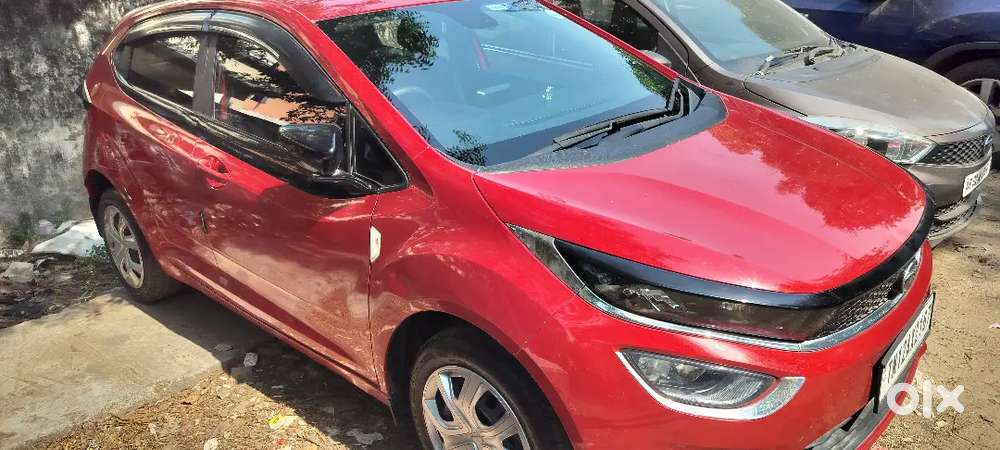Tata Altroz 1.2 Xt 2023 Petrol Automatic