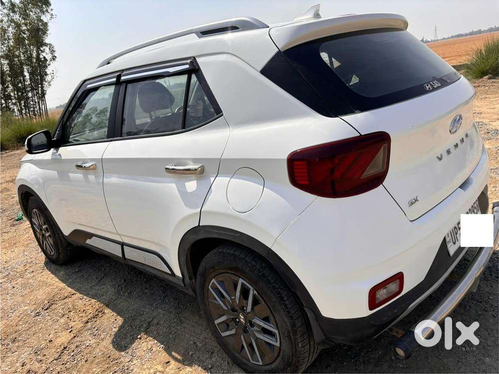 Hyundai Venue 2021 Diesel Showroom  Conditio