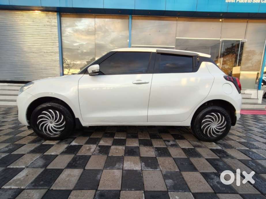 Maruti Suzuki Swift Vxi + Manual, 2023, Petrol