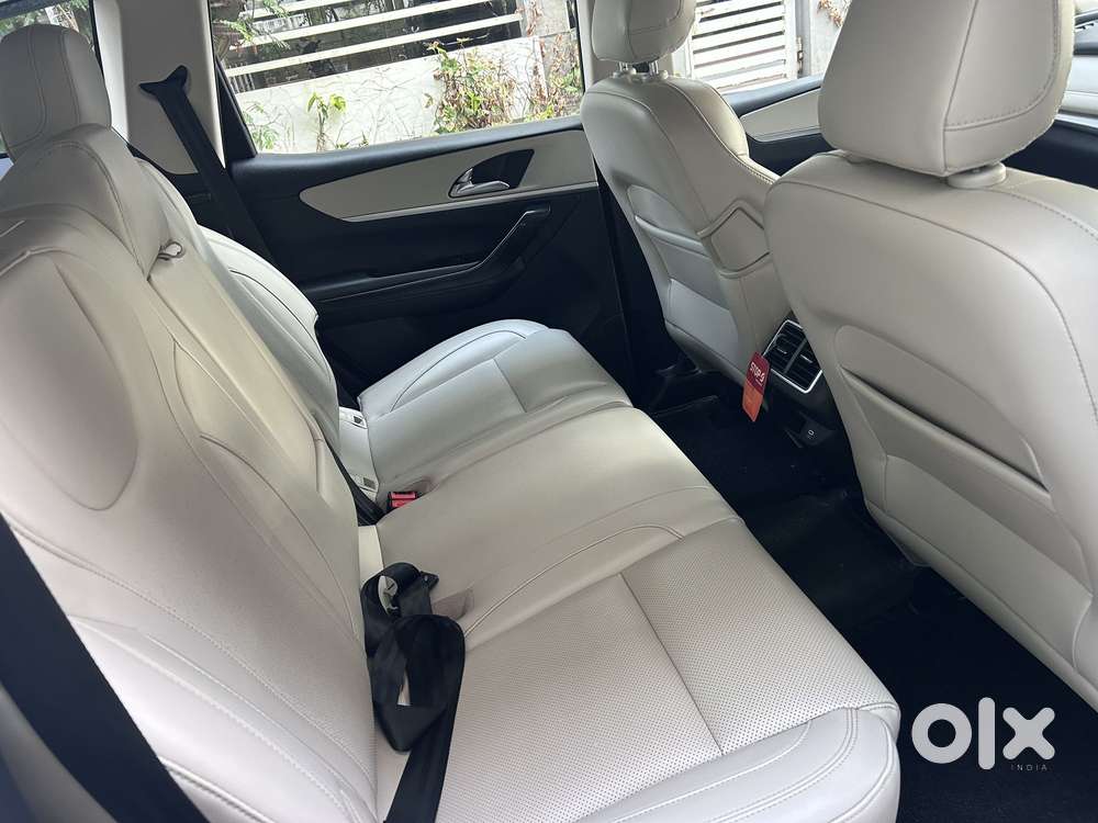 Mahindra Xuv700 2.2 Ax 7 Diesel At Luxury Pack Str, 2021, Diesel