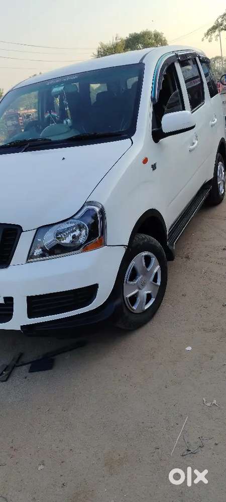 Mahindra Xylo 2011