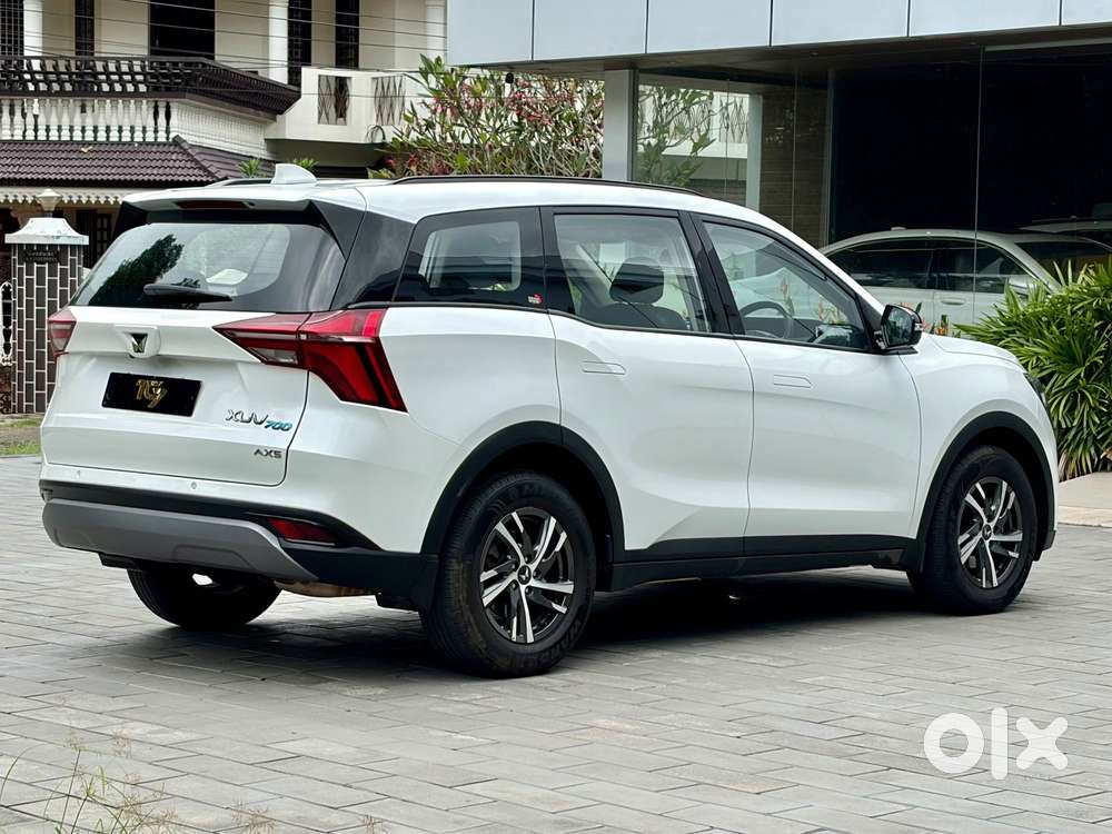 Mahindra Xuv700 2.0 Ax 5 Petrol Mt 7 Str, 2022, Petrol