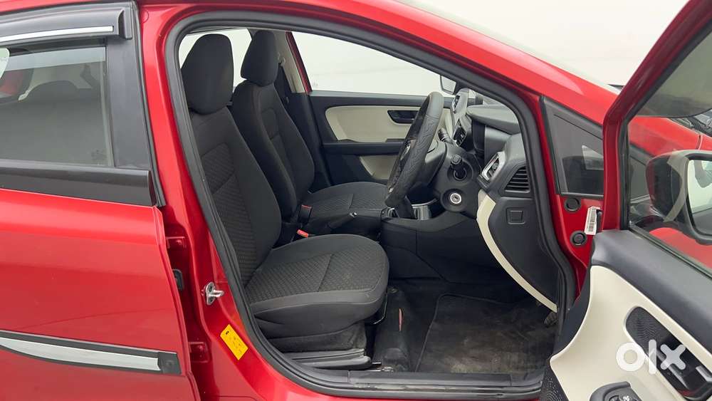 Tata Altroz 1.2 Xm Plus, 2022, Petrol