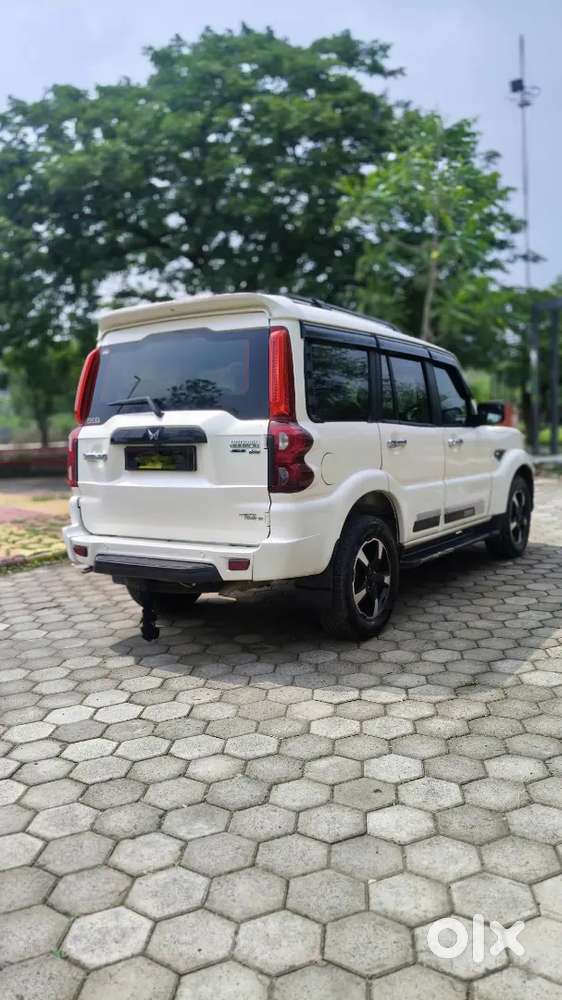 Mahindra Scorpio 
S11
2023 Model 
Manual 
Diesel 
65,000 Km Driven