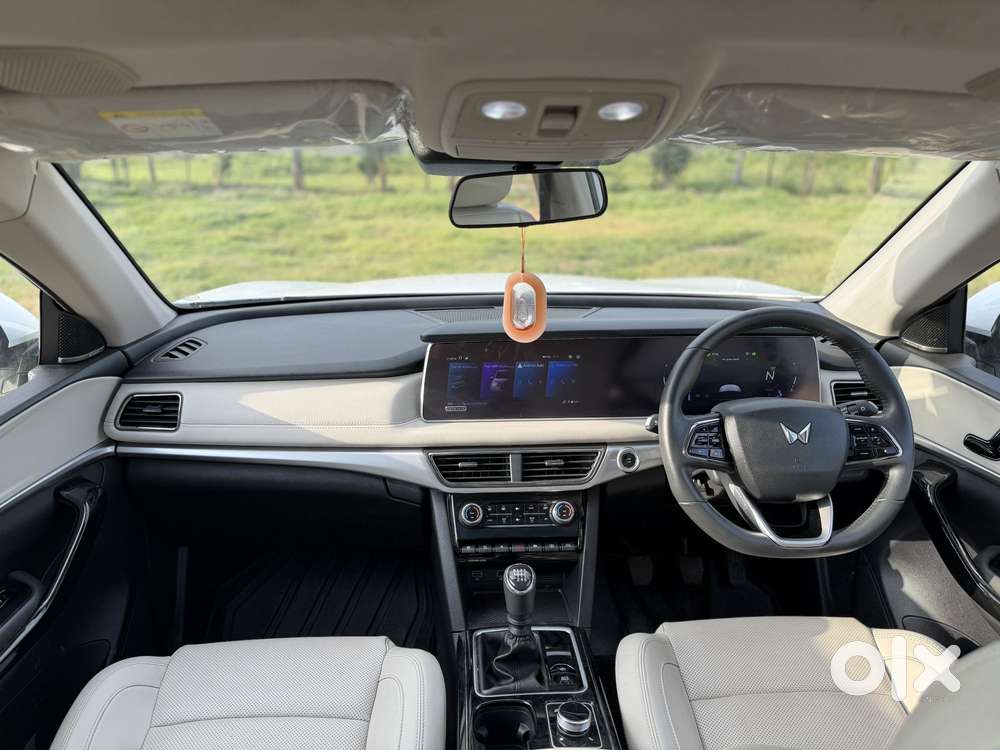 Mahindra Xuv700 2.2 Ax 7 Diesel Mt Luxury Pack Str, 2024, Diesel