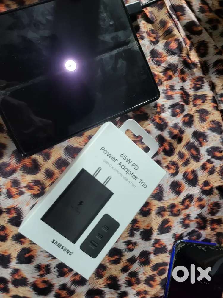 Samsung charger original 65 watt new urgent sell