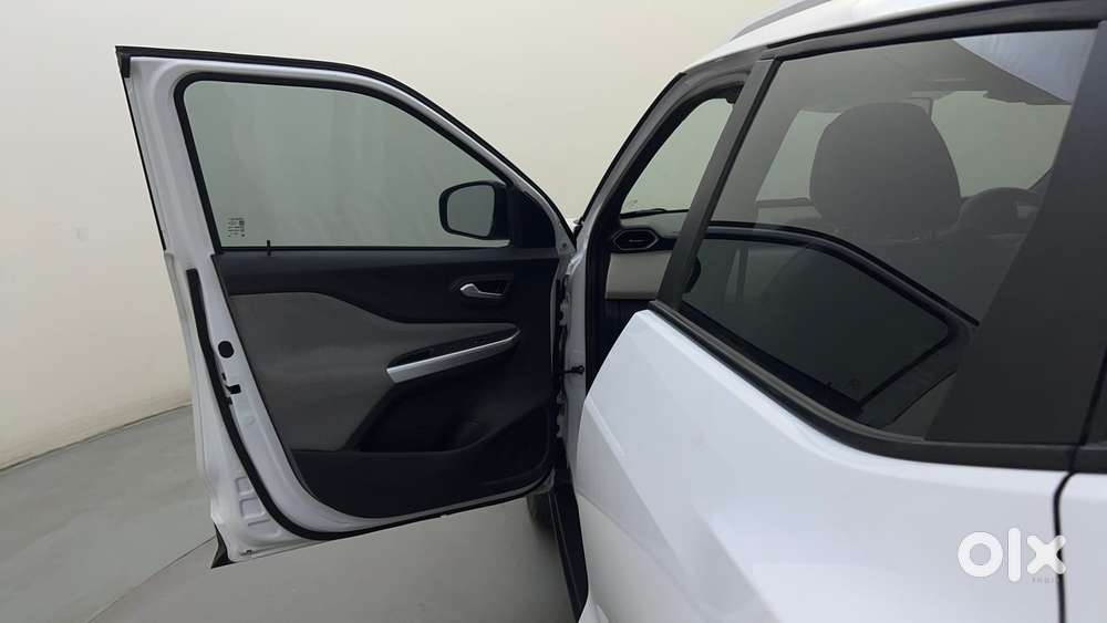 Nissan Magnite 1.0 Xv, 2023, Petrol