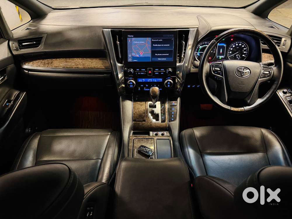 Toyota Vellfire 2.5 Executive Lounge, 2020, Cng & Hybrids