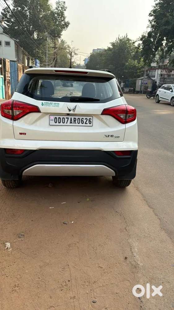 Mahindra Xuv300 Turbosport 2023 Petrol 27000 Km Sunroof 1st Owner