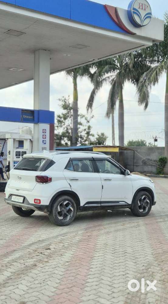 Hyundai Venue Sx (o) Mt 1.5 Diesel, 2022, Diesel